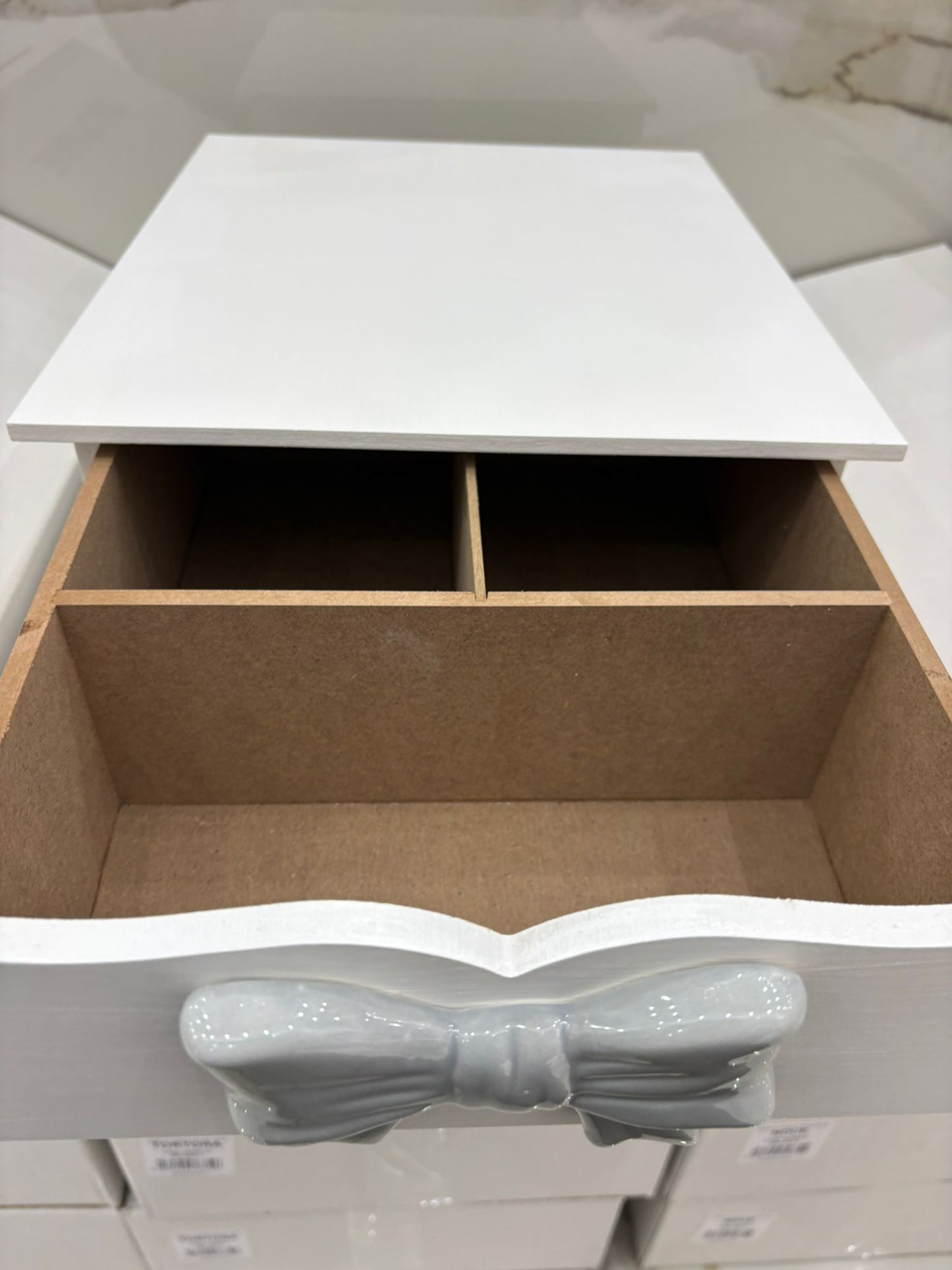 CASSETTO PORTA CIALDE O CAPSULE CON FIOCCO IN PORCELLANA GRIGIO